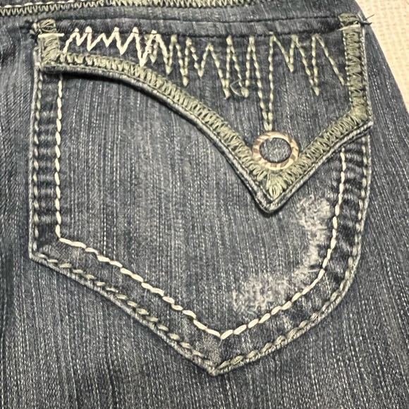 #665. Cache Contour Collection Bootcut Jeans with Embroidery Details. Size 6. - Picture 11 of 14